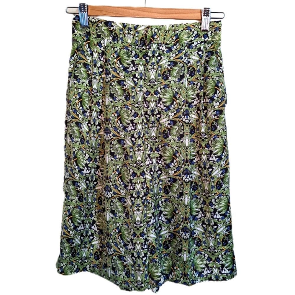 𝅺ZARA Green Micro Floral Tropical Flowy Long Bermuda Shorts Size Extra-Small